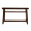 Console rectangulaire de style transitionnel avec pieds en hévéa massif finition noyer et tablette de rangement, idéale pour le salon. Plateau plaqué contemporain et fond ouvert pour plus d'espace. Longueur : 119 cm (47 pouces).