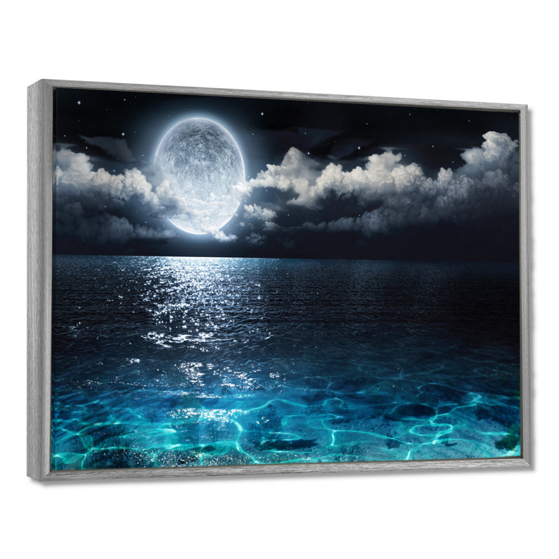 Pleine lune romantique au-dessus de la mer - impression, H 12 po x l 20 po, Encadrement argenté