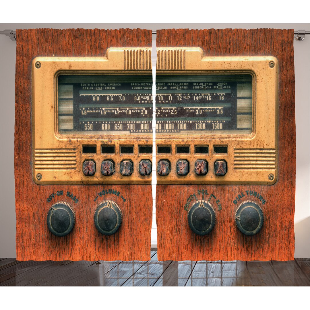 Rustikaler Vorhang, Antike Radios, Musik, Brown Ecru