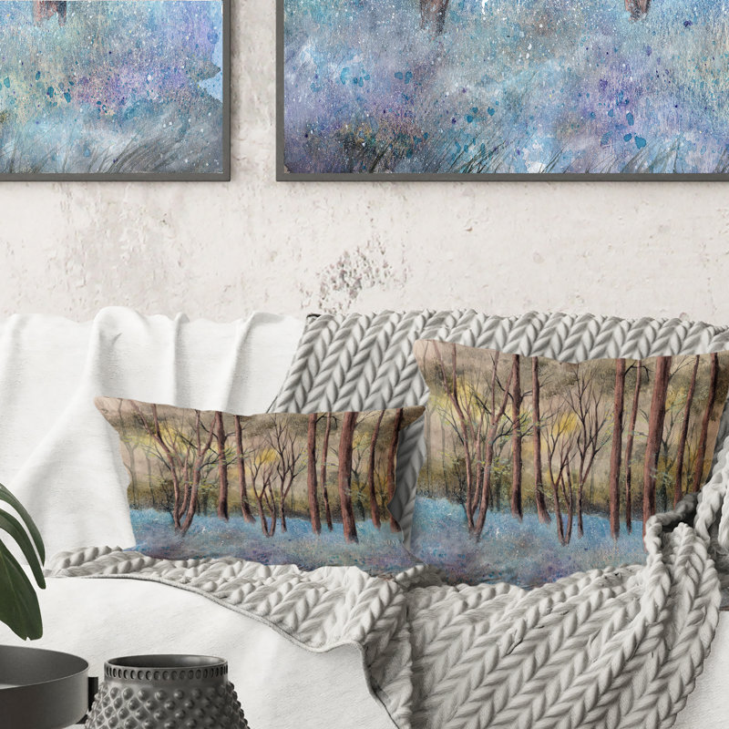Forêt verte avec de grands arbres et une clairière Bluebell - coussin décoratif traditionnel, 16 po x 16 po