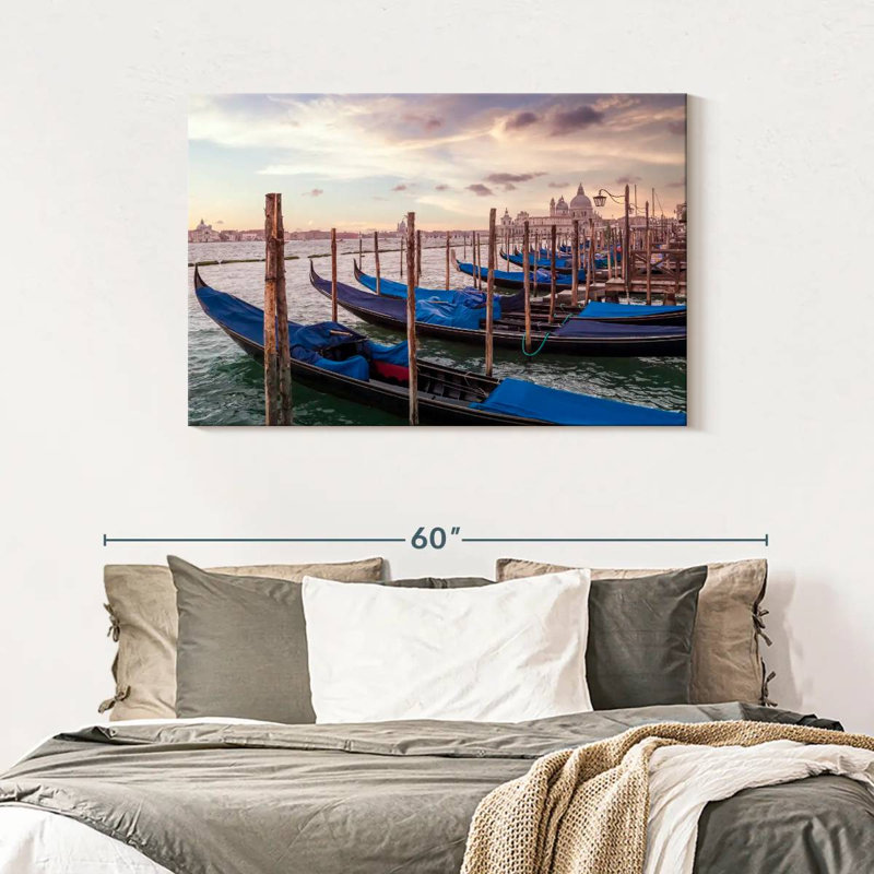 Gondoles de Venise au coucher du soleil, H 30 po x l 45 po