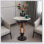 Élégante table d'appoint à tête de cerf avec une expression naturelle, parfaite pour rehausser le décor du salon et ajouter une touche de nature