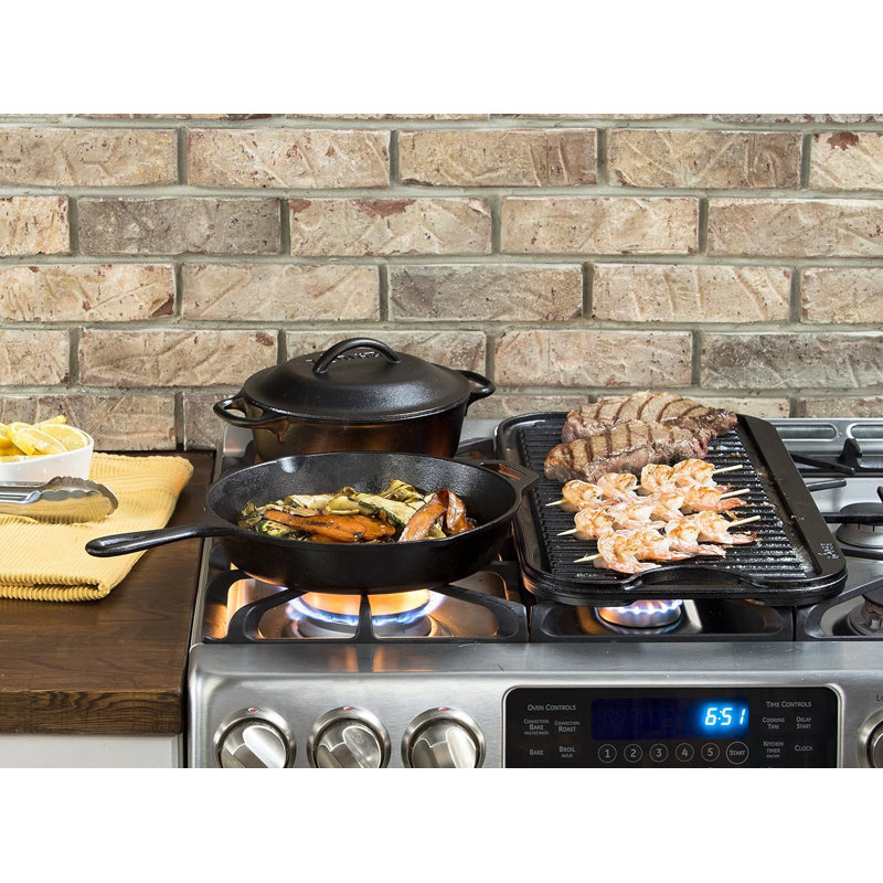 Lodge Logic Cast Iron Dutch Oven 12 in. 7 qt Black