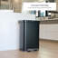 Grande poubelle de cuisine en acier inoxydable 19 gallons avec couvercle à fermeture douce et rebord à collerette-106273491