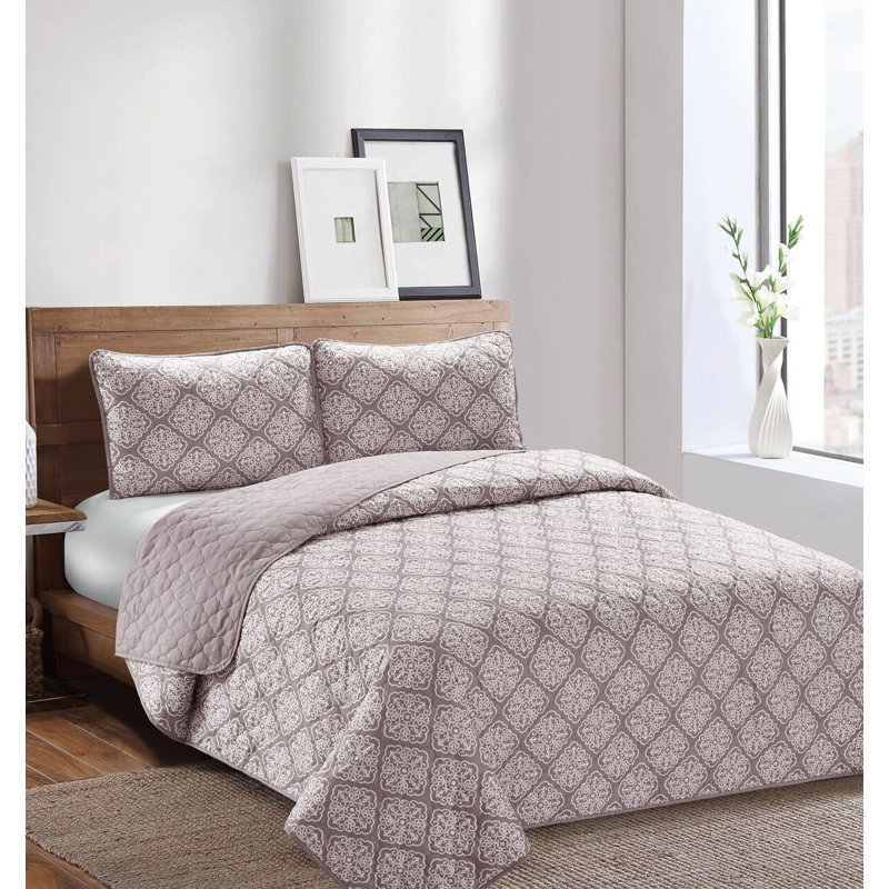 Giambrone Damask Quilt, King Quilt + 2 Shams
