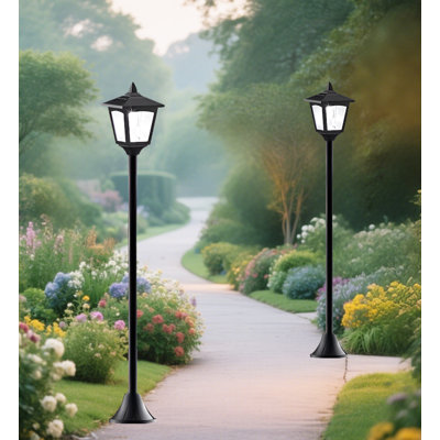 Paquet de 2 lampadaires solaires d'extérieur de 40 po, crépuscule à l'aube, imperméables pour cour et sentier