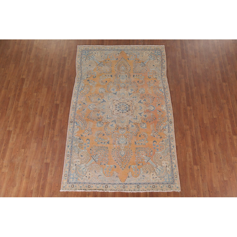 Tapis traditionnel délavé à motif floral 6 x 9