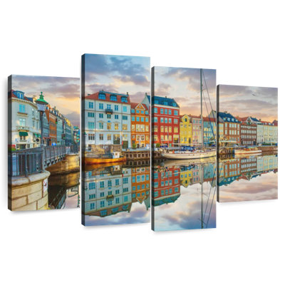Coucher de soleil sur le canal Keesha Nyhavn