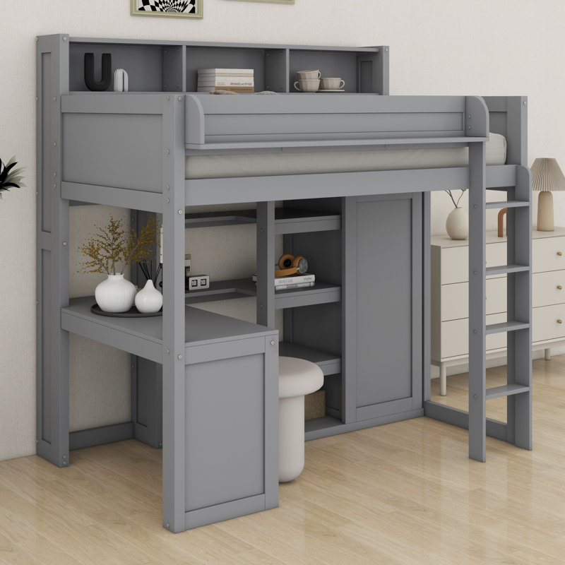 Lit mezzanine en bois avec plusieurs tablettes de rangement et garde-robe, gris
