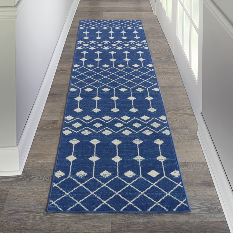 Tapis géométrique bleu marine / blanc Whanger, Tapis de couloir 2 pi 3 po x 7 pi 6 po