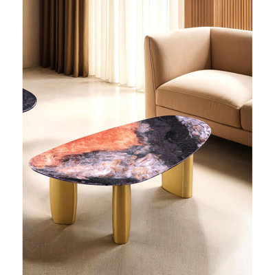 Table basse 1 pièce de style contemporain avec plateau en pierre frittée, pieds garnis d'or, bords arrondis doux, gris noir et or mat, l 51 po x P 27,5 po, H 17,5 po, avec finition