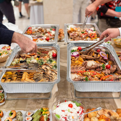 Ensemble de buffet à vaisselle jetable 42 pièces avec réchauds, cuillères, fourchettes, pinces, casseroles pleine grandeur, réchauds