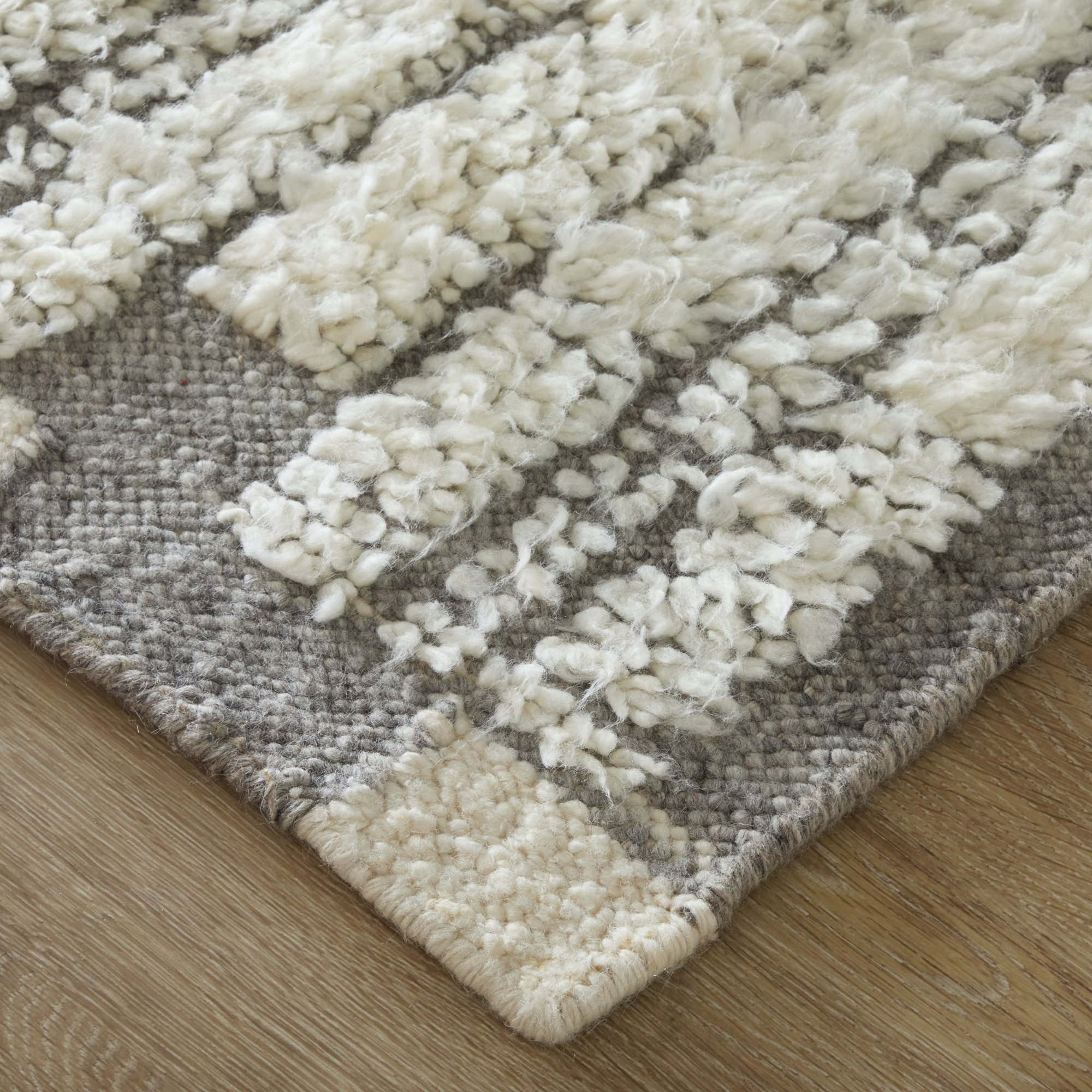 Jalaycia Handmade Wool Rug, Runner 2'6" x 10'