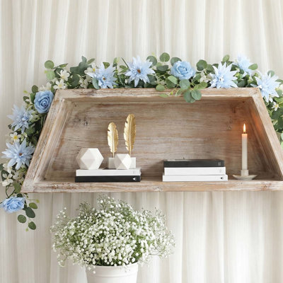 Guirlandes d'eucalyptus avec fleurs