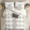 Édredon 4 pièces avec coussin décoratif pour lit double / grand. Noir / microfibre imprimée. . Ornement d'inspiration mondiale. Oreiller lavable double / grand. Imprimé. Rembourrage. . Ingrédient. Machine