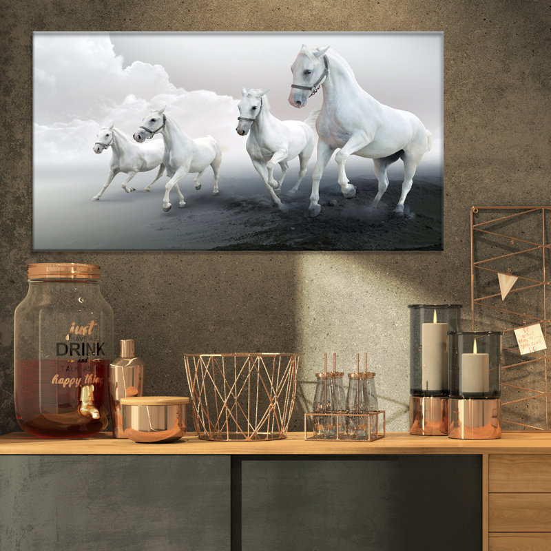 Quatre chevaux blancs en journée nuageuse - impression sur toile tendue, H 16 po x l 32 po x P 1 po