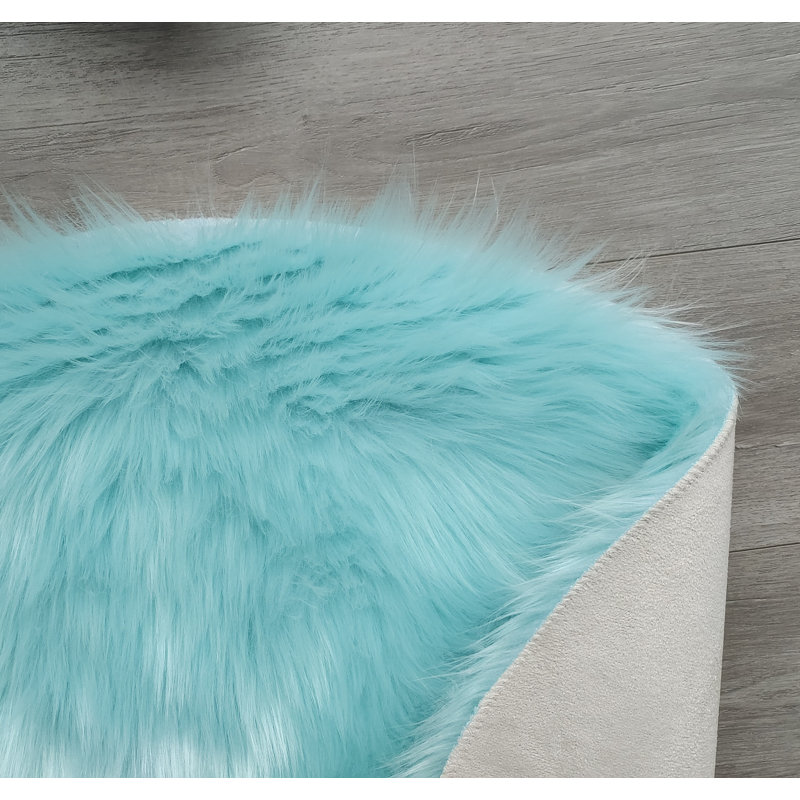 Macie-Lou Faux Sheepskin Indoor Rug, Round 6'
