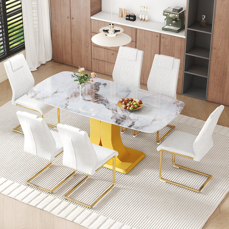 Table de salle à manger luxueuse à plateau en verre avec texture en marbre et pieds en forme de C élégants, y compris des fauteuils confortables en polyuréthane
