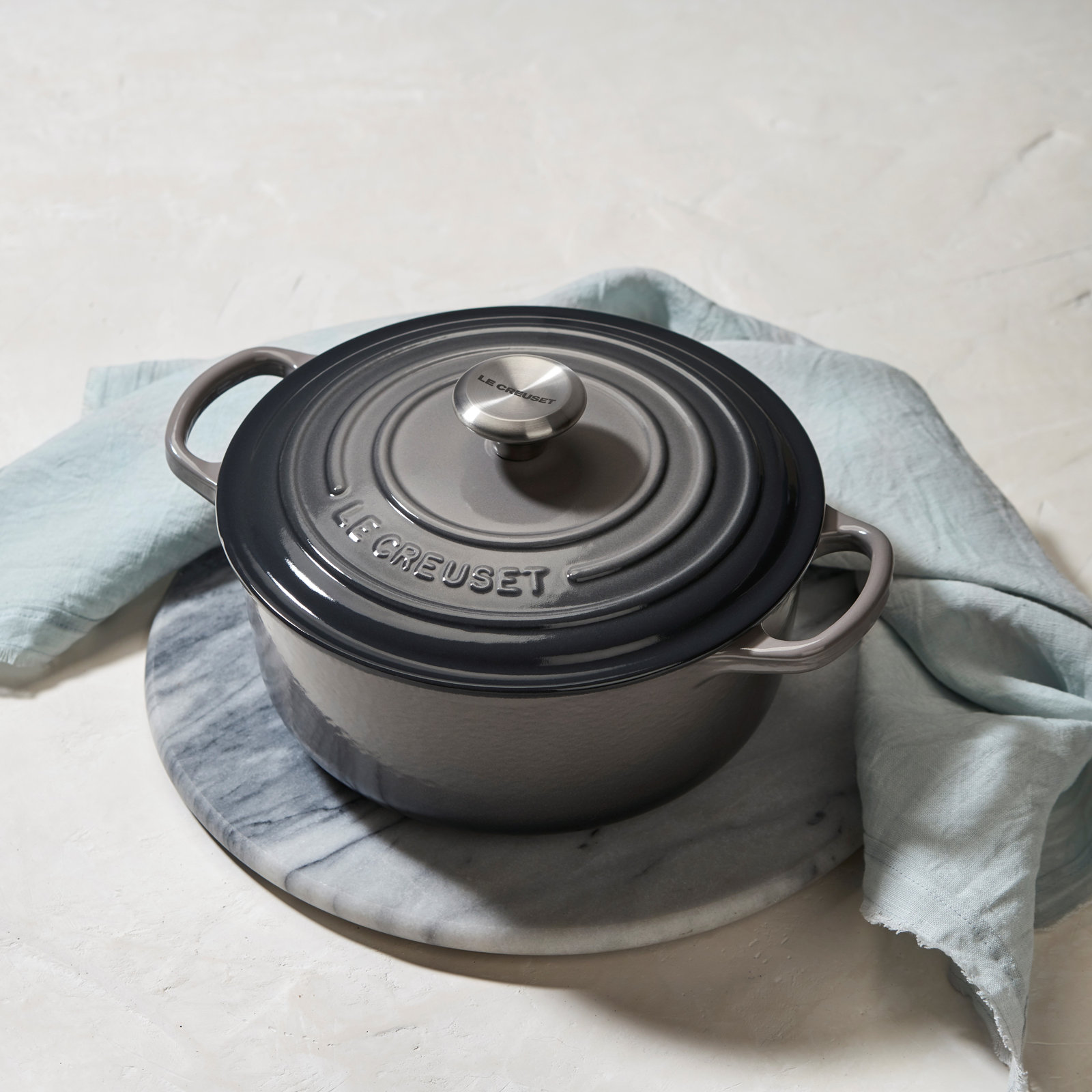 Le Creuset Signature Enameled Cast Iron Round Dutch Oven with Lid, 4.5 quarts, Oyster