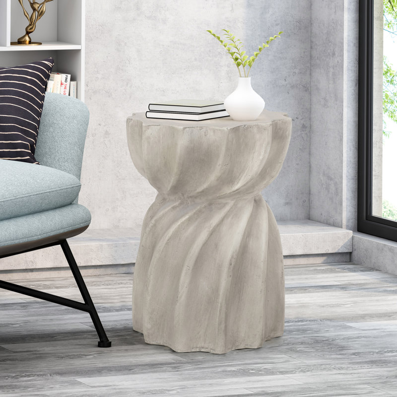 Table d'appoint en béton légère avec plateau en soleil pour une élégance et une durabilité extérieures