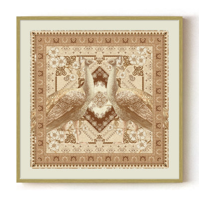 «Royale Menagerie Peacock Monarchs» par ChiChi - art mural avec motif ornemental beige et doré | H 20 po x l 20 po | Cadre doré