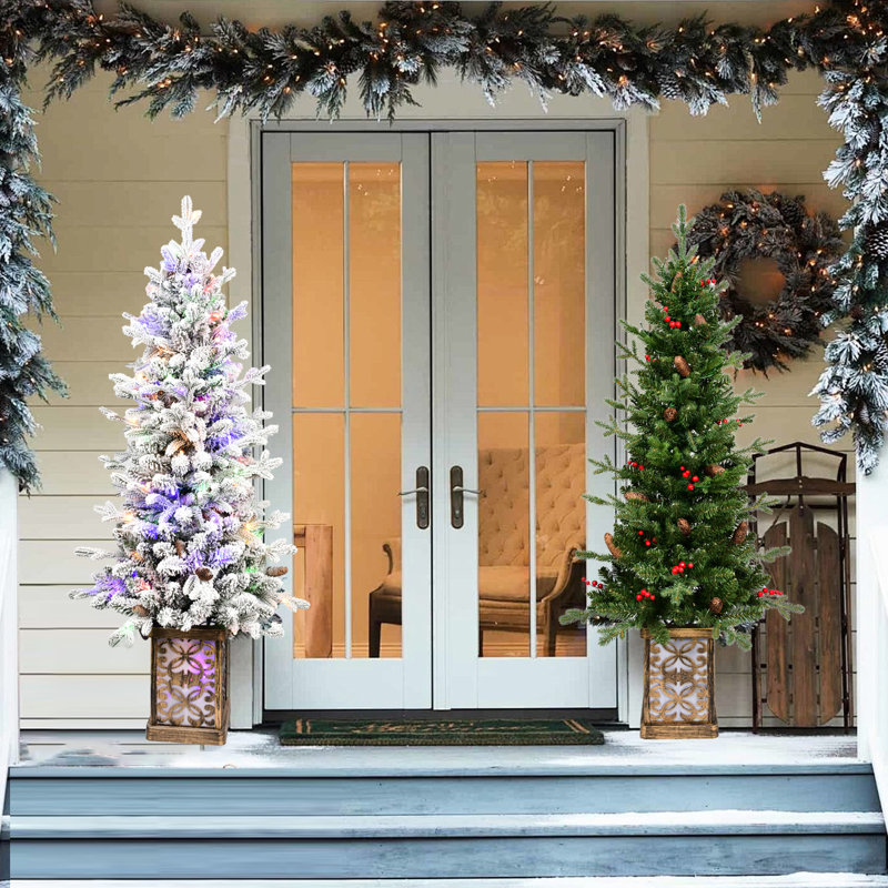 Arbre de Noël de 4 pi avec 100 lumières à DEL multicolores, 396 pointes, baies rouges et pin, base scintillante scintillante, branches Pe / pleines, pot festif multicolore, base réaliste et éblouissante