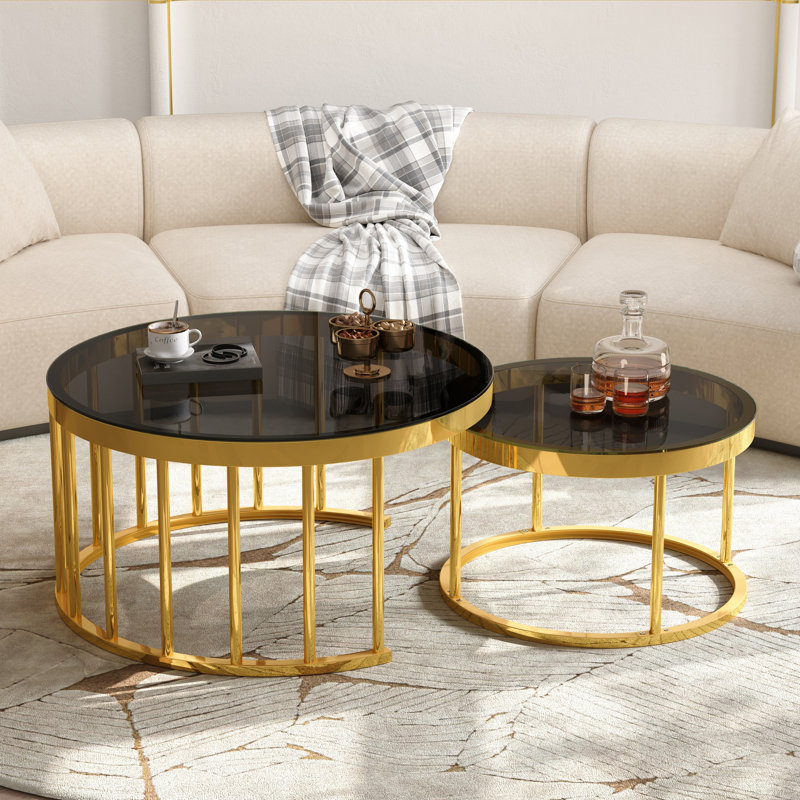 Ensemble de tables basses gigognes rondes modernes en métal doré avec dessus en verre trempé