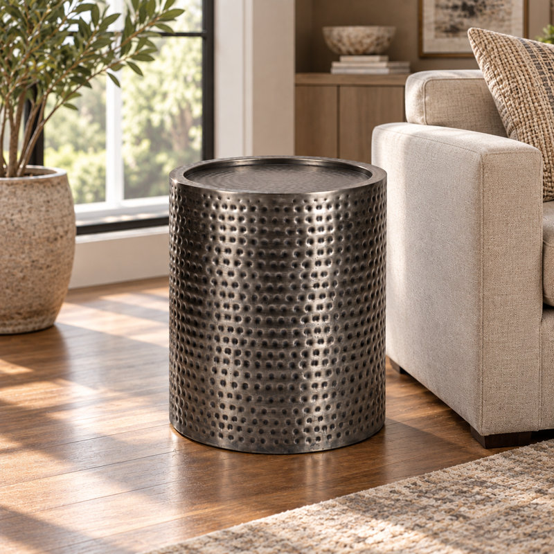Table d'appoint ronde avec finition argentée et design en fer martelé, Argent