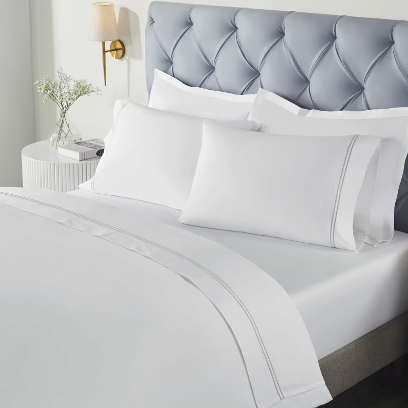 Ensemble de draps de lit Fieldstone, Ensemble de draps pour grand lit avec 2 taies d'or, Blanc / argent