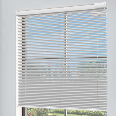 Solar-Powered Motorized Blackout Horizontal/Venetian Blinds