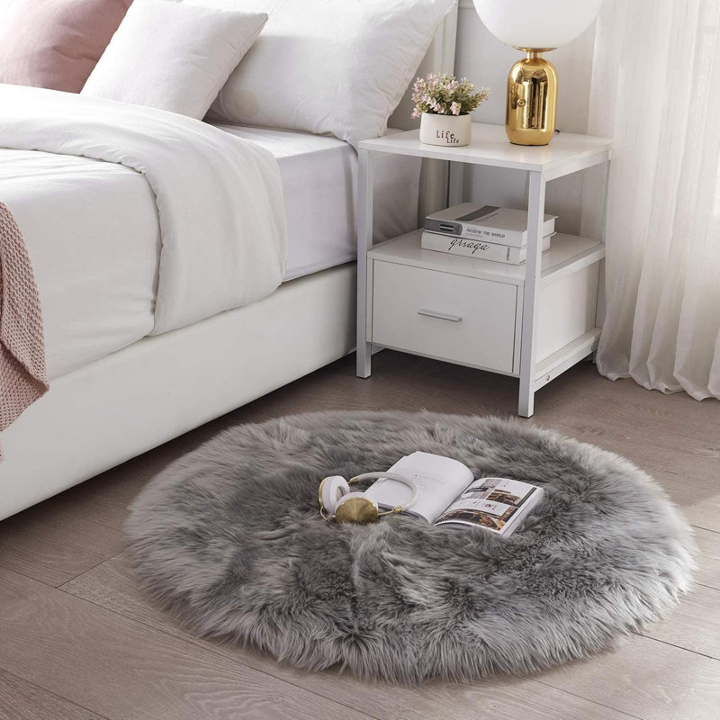Gennine Faux Sheepskin Indoor Rug, Round 6'