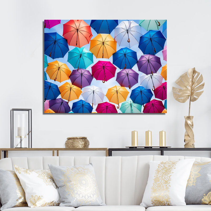Ciel plein de parapluies colorés I sur toile, Toile tendue, H 24 po x l 32 po x P 1 po