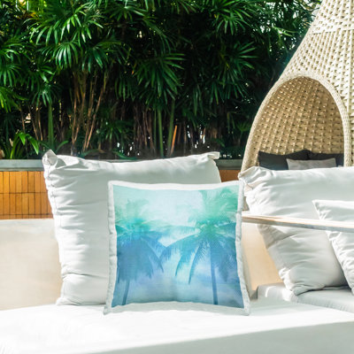 Coussin d'extérieur à imprimé de palmiers bleus par Mia Jensen