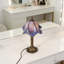 Lampe de table en verre teinté pétale bleu mauve de style Tiffany, base en résine bronze antique, ampoule E26 chaude incluse, lampe d'appoint rétro-1644197064