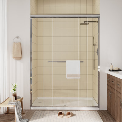 Porte de douche coulissante encadrée en noir mat avec verre transparent