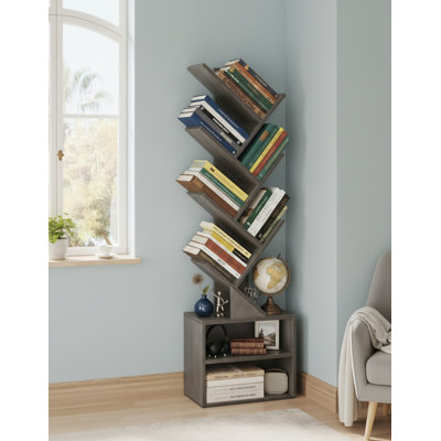 Bibliothèque à six niveaux en forme d'arbre, grise, étroite, sur pied, avec armoires de rangement, idéale pour les chambres à coucher, les salons, les bureaux à domicile ou les espaces de coin.