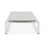 Chaise longue d'extérieur avec 5 positions réglables, structure en aluminium blanc et filet gris, plate à 180 °, peu encombrante, pour divers loisirs, temps respirant, jardin près de la piscine-197402783