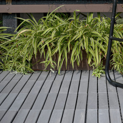 H 12 po x l 12 po L Carrelage de terrasse pour l'extérieur en bois à motif de rayures (paquet de 30 tuiles)