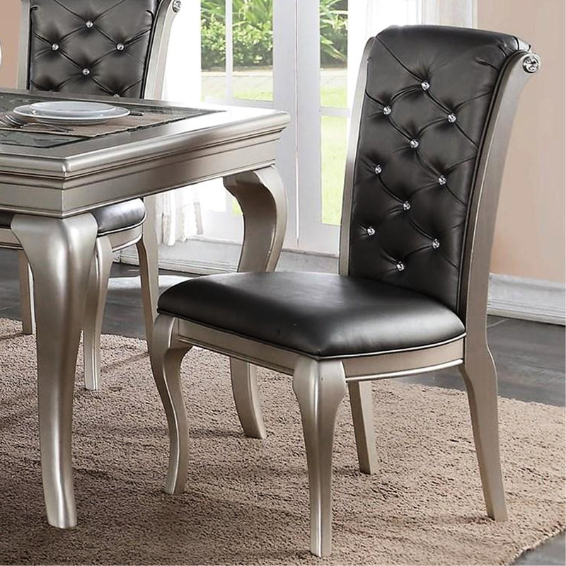 Chaises d'appoint de salle à manger de luxe 2 pièces, structure en bois argenté antique, coussins en similicuir gris, look traditionnel 2 pu