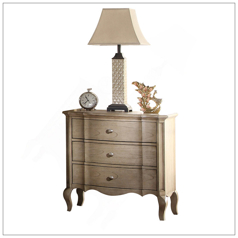 Table de chevet Chelmsford à finition taupe antique avec tiroir spacieux et design élégant, parfaite pour le rangement et le décor de la chambre à coucher.