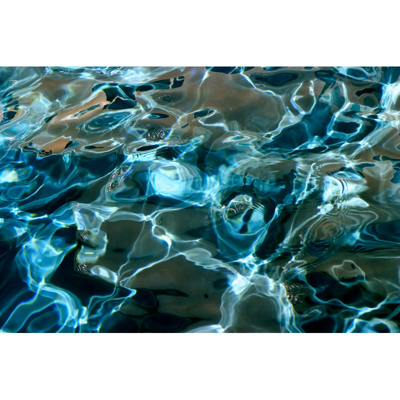 Haut de l'eau à l'intérieur d'une piscine par Sdart, H 32 po x l 48 po