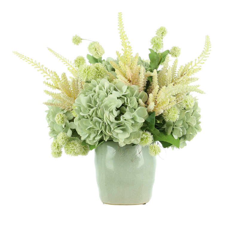 Arrangement floral d'hortensias dans un vase