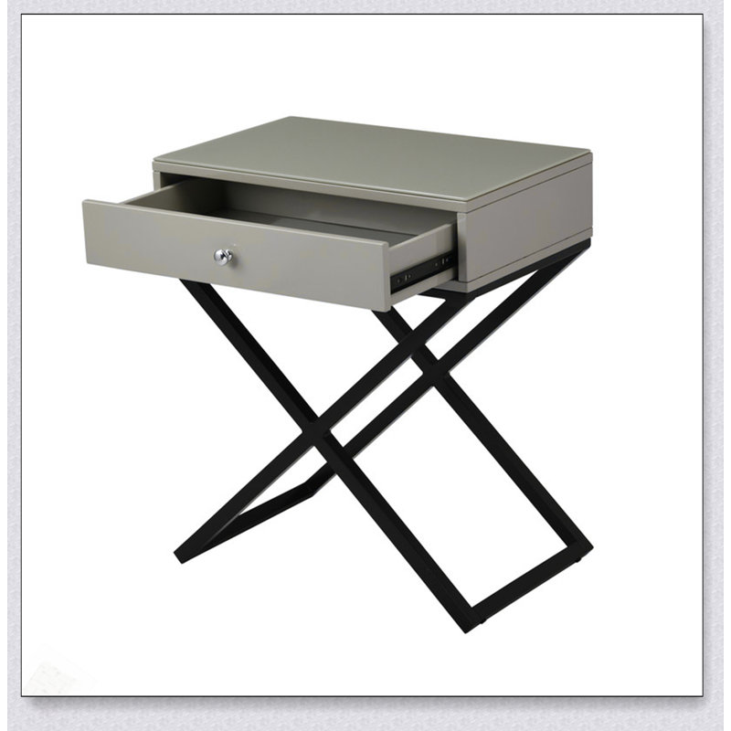 Table de bout en bois taupe Koda de 23 pouces avec plateau en verre trempé, tiroir et base en métal durable, Taupe