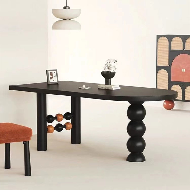 Table de salle à manger en bois massif de style français., H 29,50 po x L 94,40 po x l 35,40 po