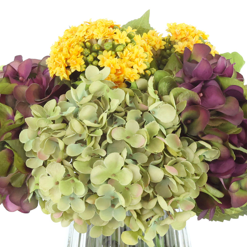 Arrangement d'automne hortensias et Kalanchoe dans un vase en verre