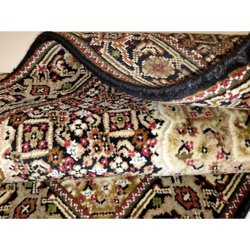 Pilade Oriental Area Rug in Black
