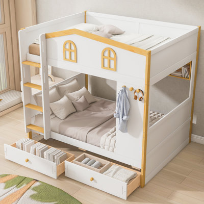 Lit superposé double au-dessus de double avec garde-corps en forme de maison et tablettes et tiroirs de rangement, blanc et naturel