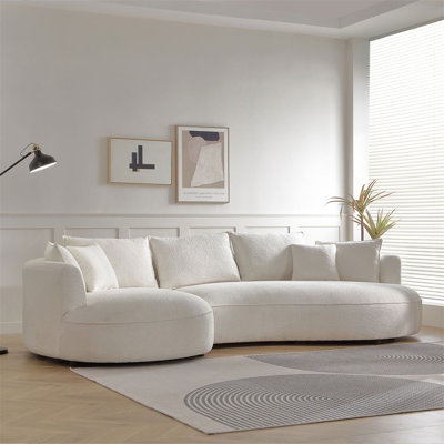 Canapé incurvé avec une forme ingénieuse et des coussins épais et confortables pour la vie moderne