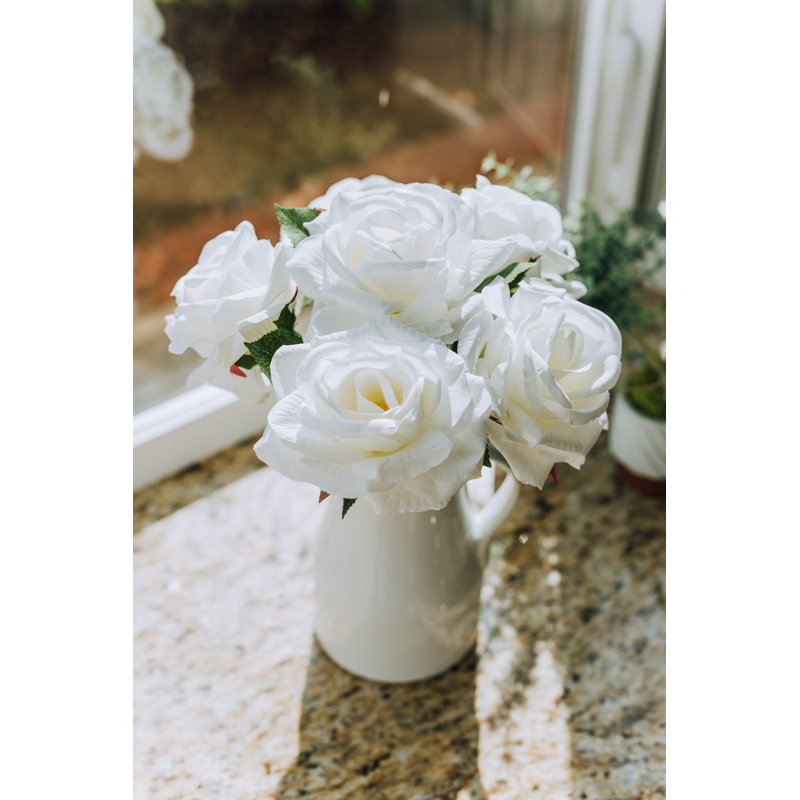 Agencements de roses à motif floral et de vases, Blanc