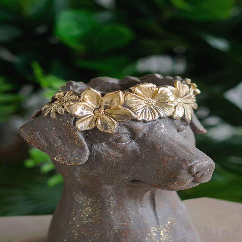 Pot à fleurs 9,3 x 9,3 x 13 po en magnésium avec fini brun texturé et couronne feuille d'or
